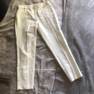 🤍 White mid rise Capri trousers 🔥